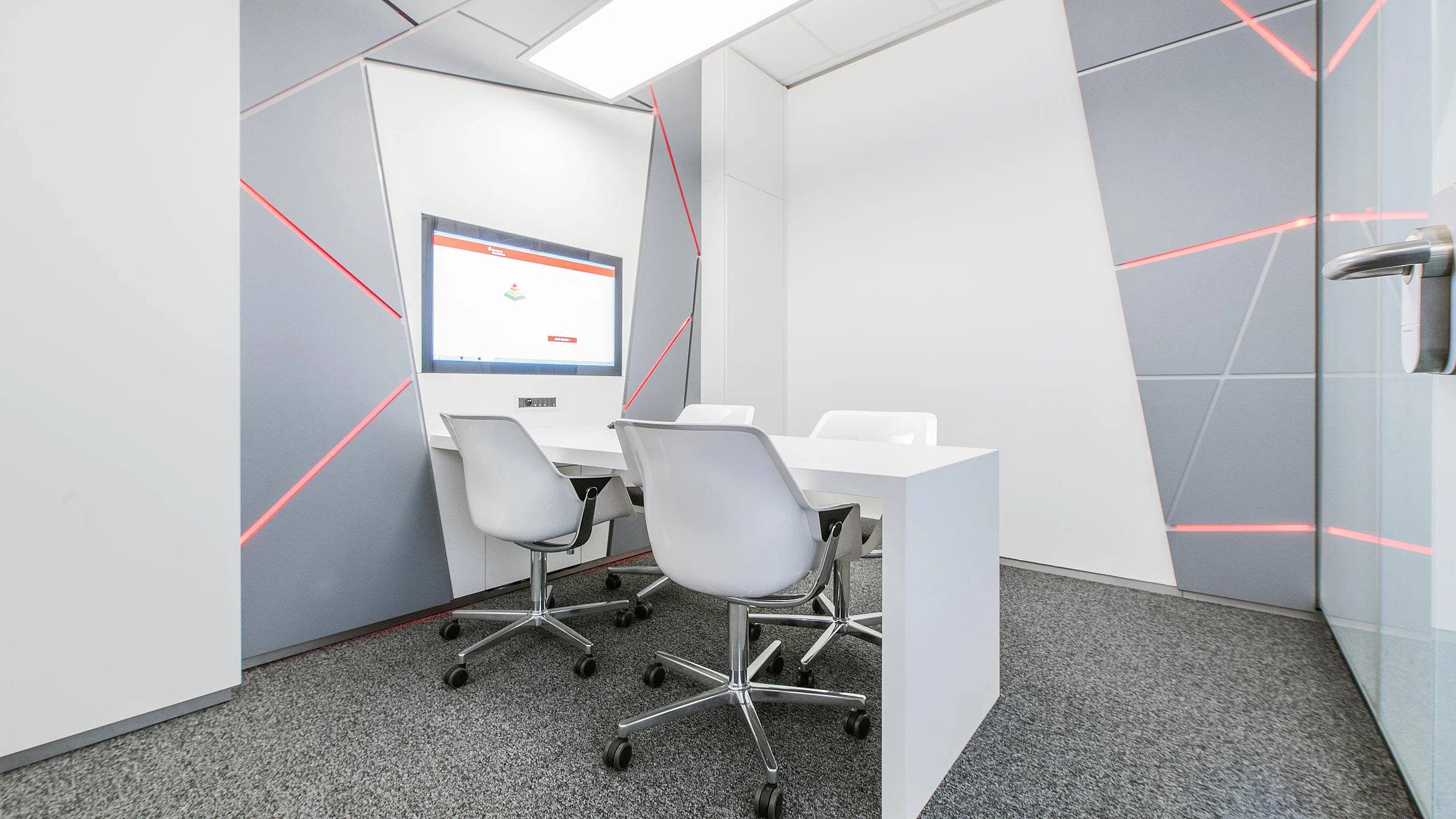 Der Beraterplatz im Think Tank lädt zu Kundengesprächen in angenehmer Atmosphäre ein