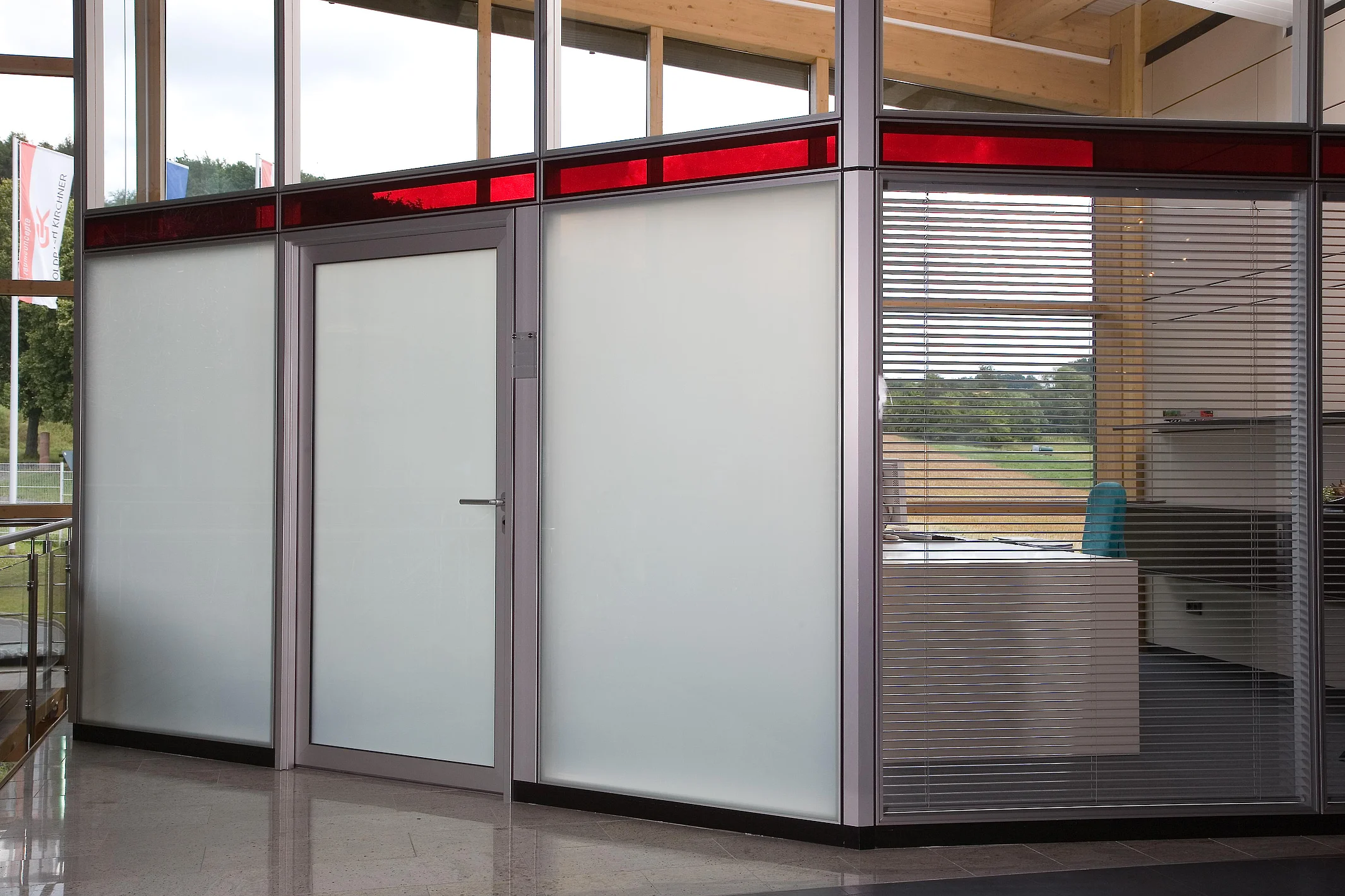 Aluminium-Rohrrahmentür mit Smartglas-Füllung