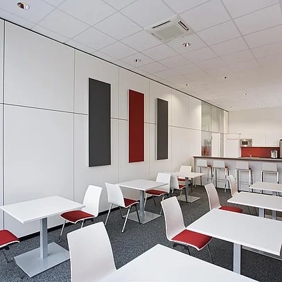 Solid-wall T10 with colored acoustic panels