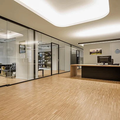 Delicate single-pane glazing with black frames, featuring an integrated sliding glass door and all-glass hinged door