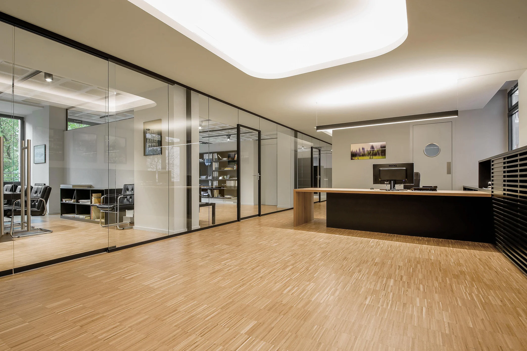 Delicate single-pane glazing with black frames, featuring an integrated sliding glass door and all-glass hinged door