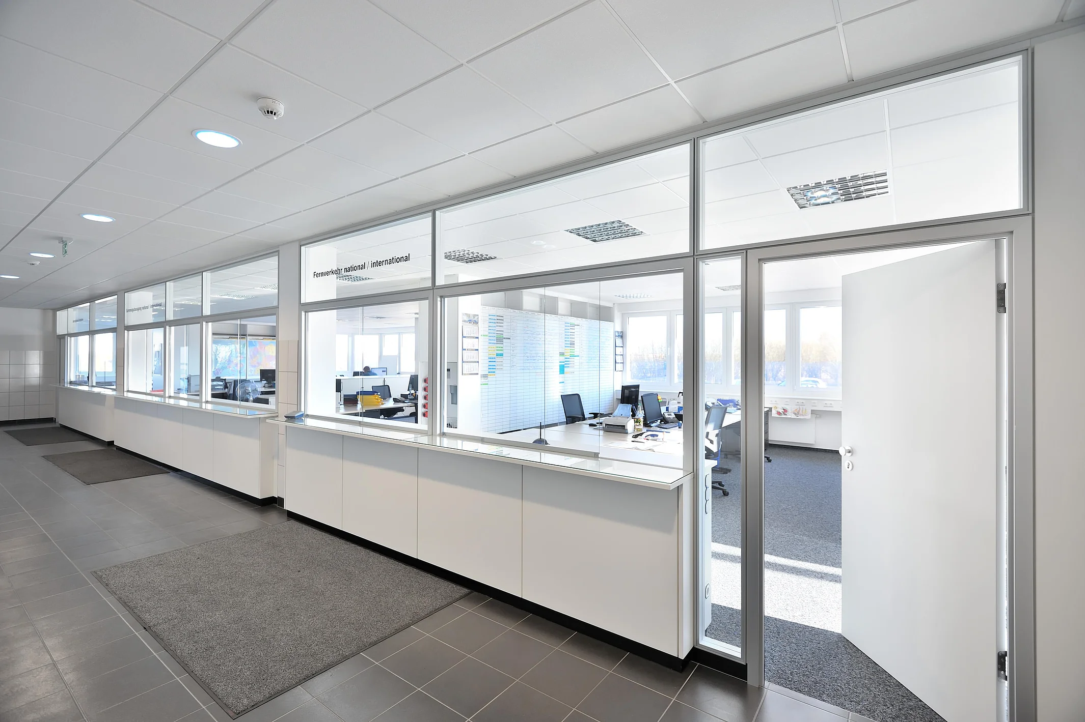 T35 partition wall system for multifunctional solutions, with sliding windows in T50