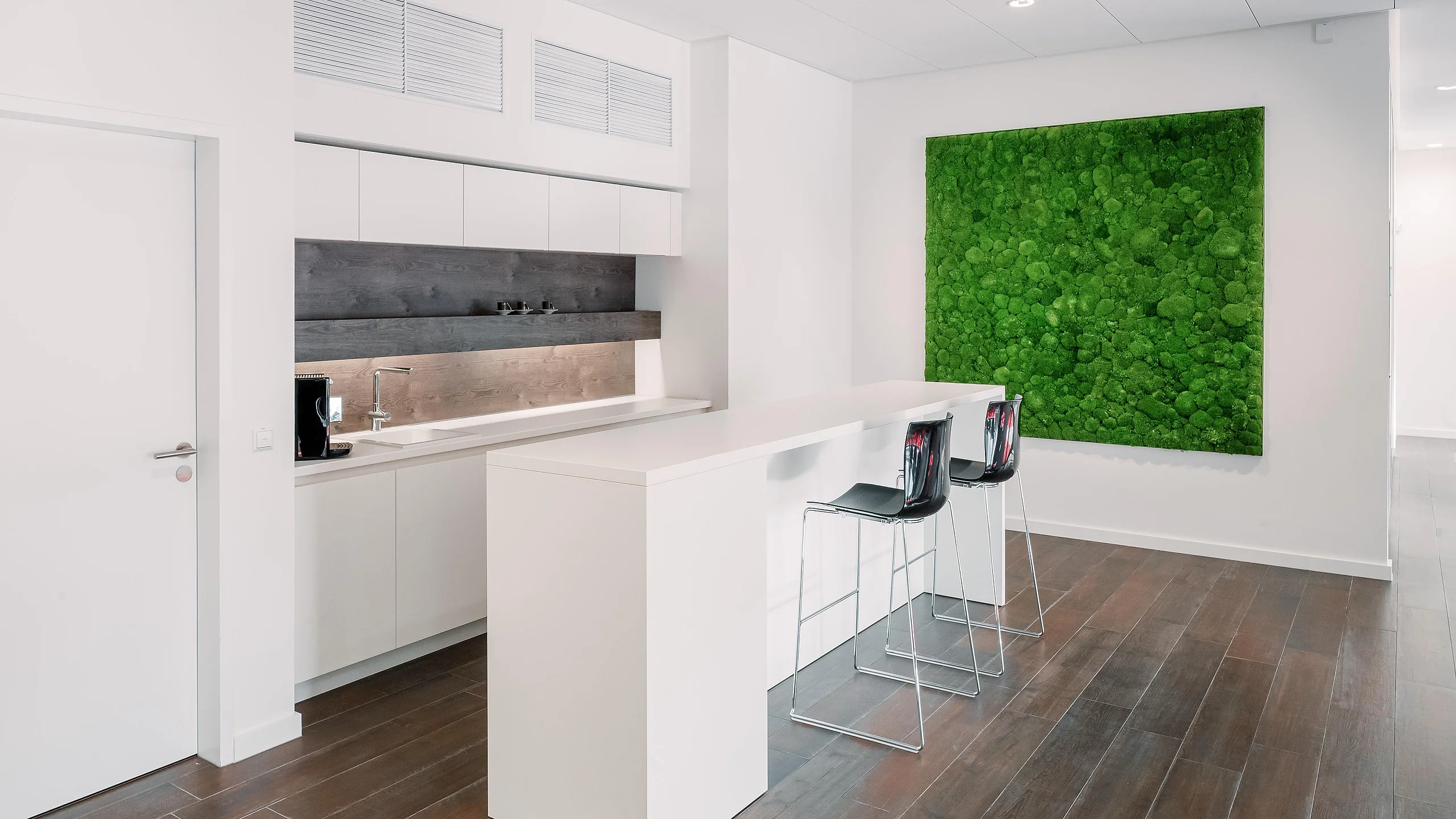 Offene Kommunikationszone mit Kaffeebar