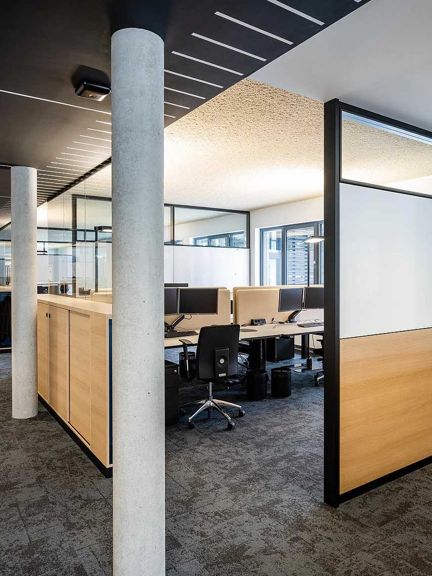 Bürozwischenwände mit Akustikpaneelen sonic 10 verkleidet