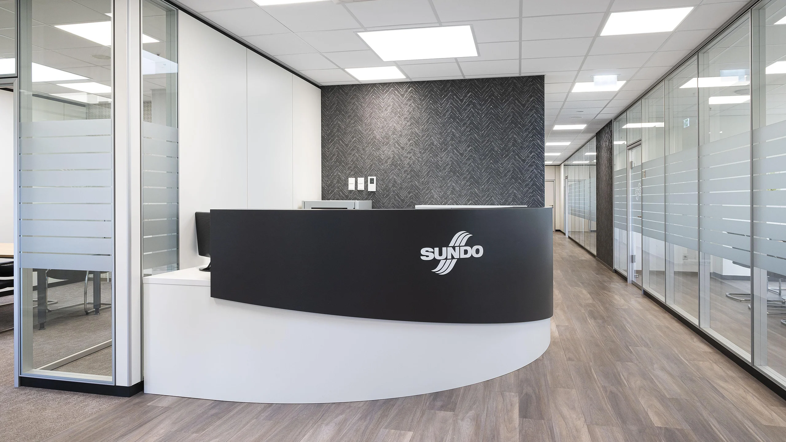 Individuell geplante Empfangstheke