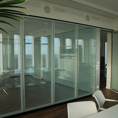 Triple-pane glazing with Smartglass in the center, F0