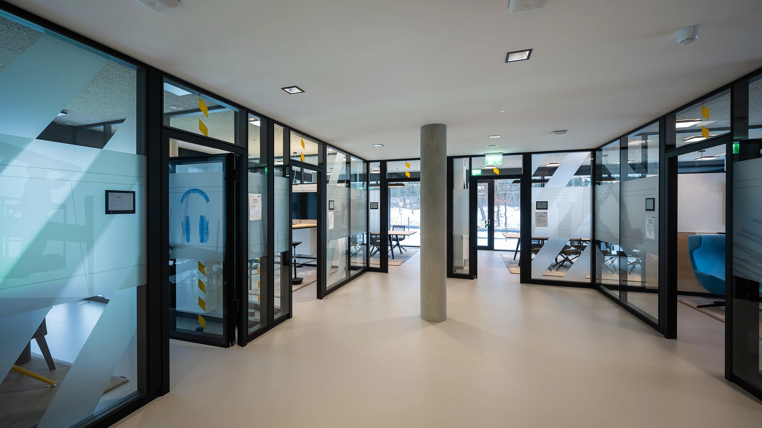 Besprechungsräume mit Trennwand-System T35 und 100mm Türen
