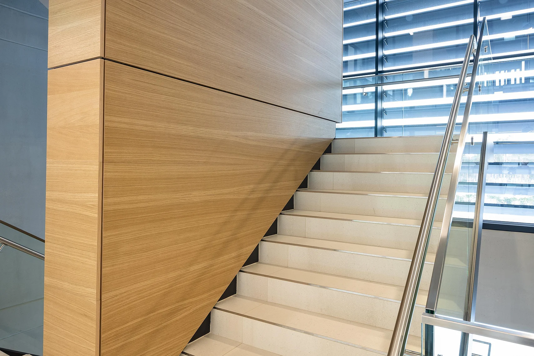 Wandverkleidung im Treppenaufgang