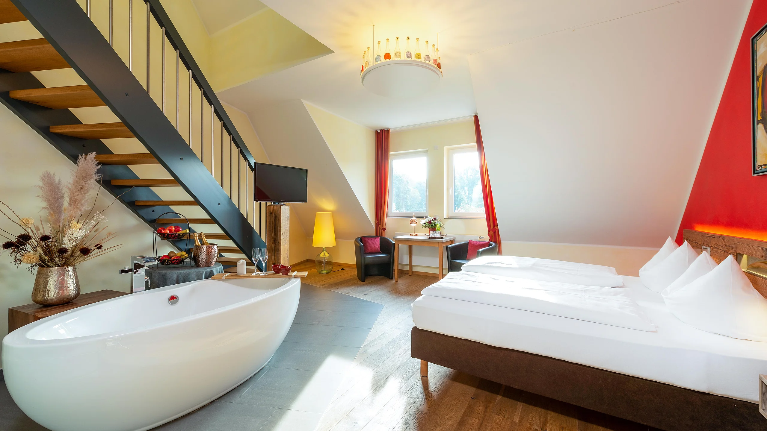 Komplette Möblierung der Hotelzimmer