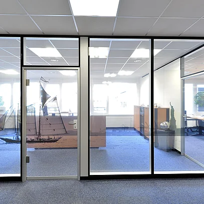 Ganzglastür mit individueller Dekorfolie